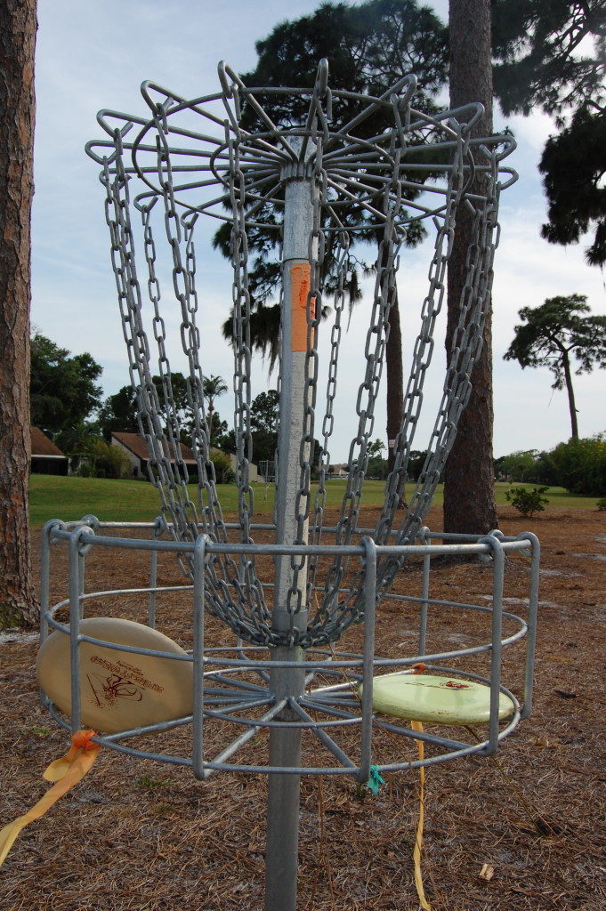 Disc golf basket at Bird Bay golf course in Venice, Fla. Photo by Maggie Clark